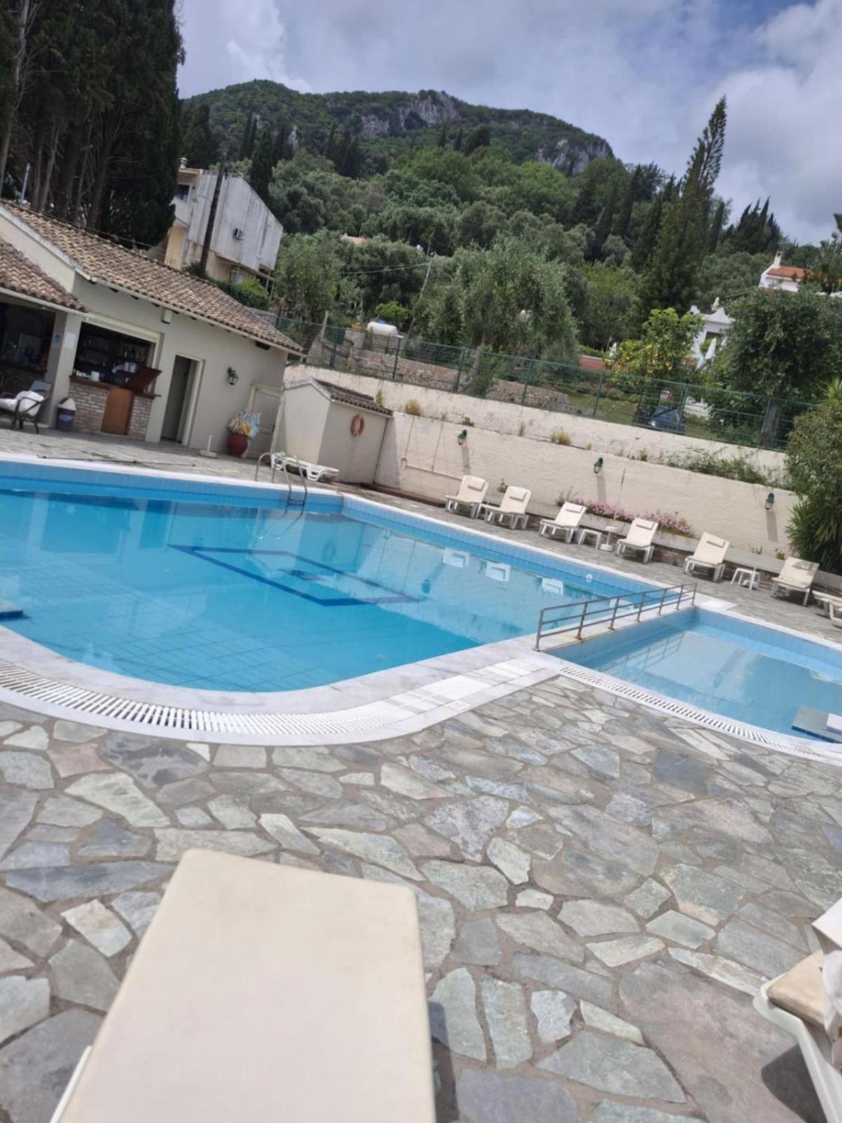 Flowers Guest house Benitses (Corfu)
